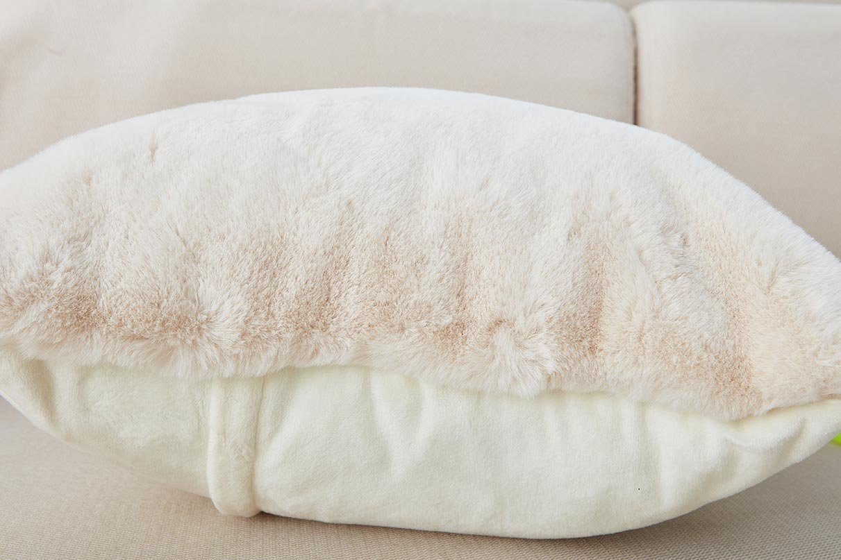 Agnes Luxury Chinchilla Faux Fur Pillow (18 In. x 18 In.) photo review